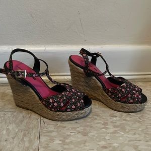 Floral wedge sandals